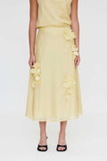 Falda midi fluida amarillo ligero