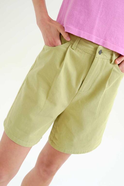 Short verde 100% algodón