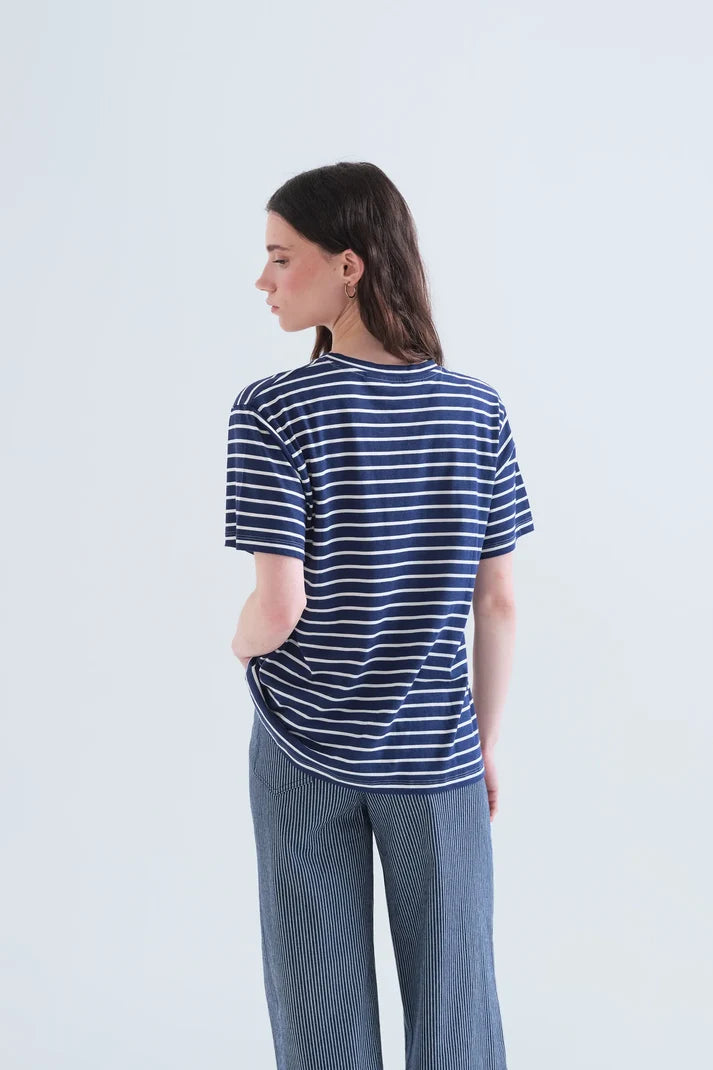 Camiseta 100% algodón con estampado de rayas azul marino