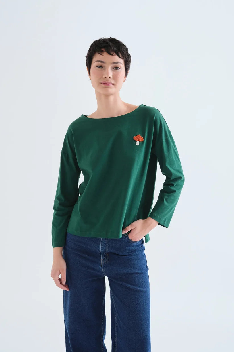 Camiseta 100% algodón verde con  parche de hongo