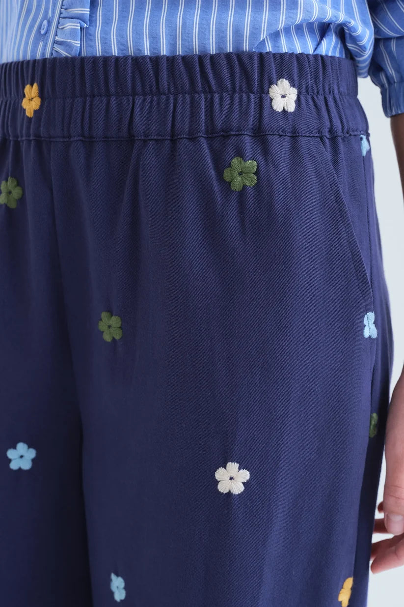 Pantalón 100% algodón azul marino  con bordado de flores