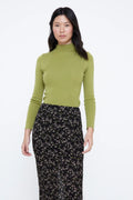 Top cuello alto verde