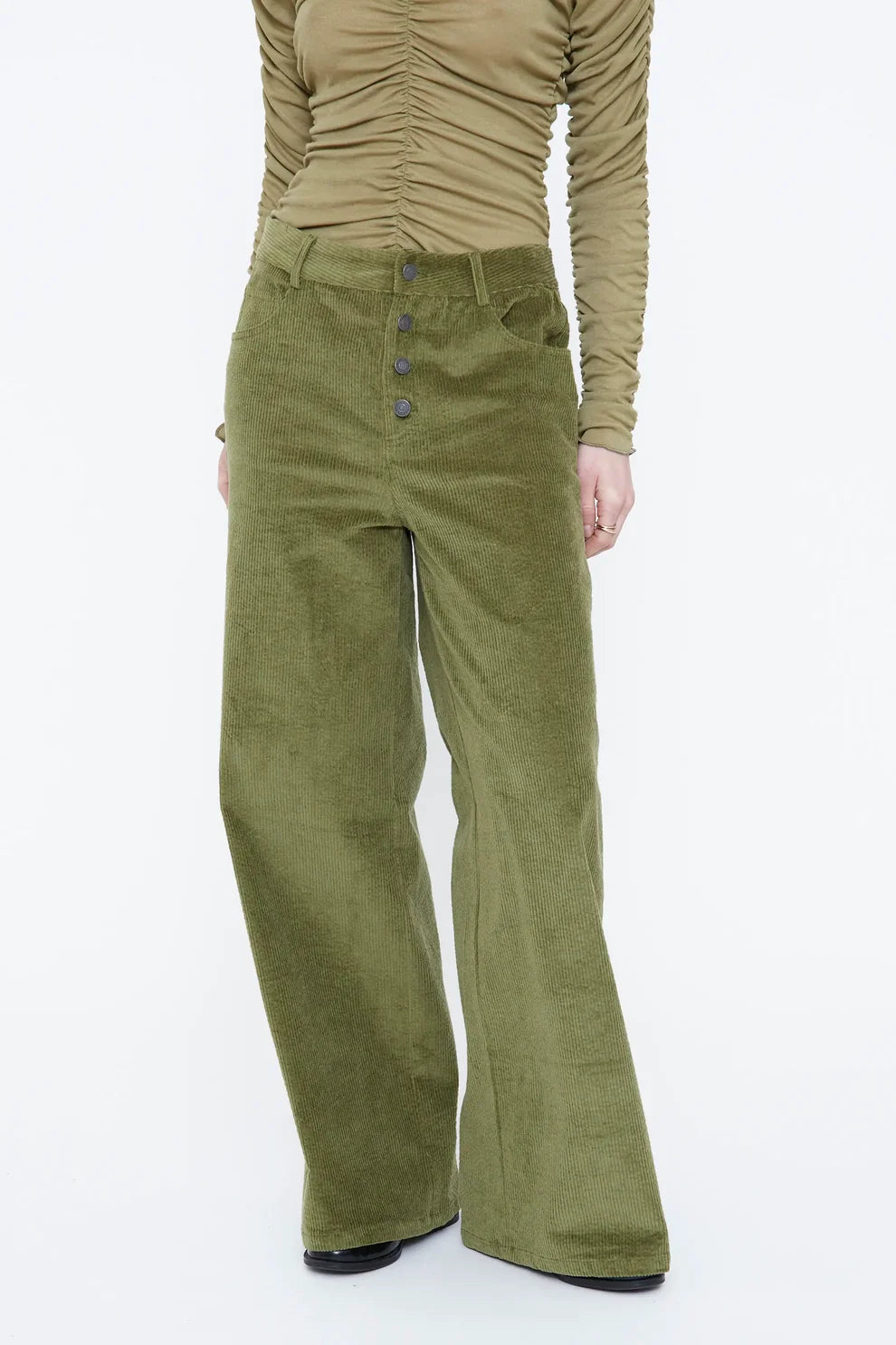 Pantalón pana verde oliva