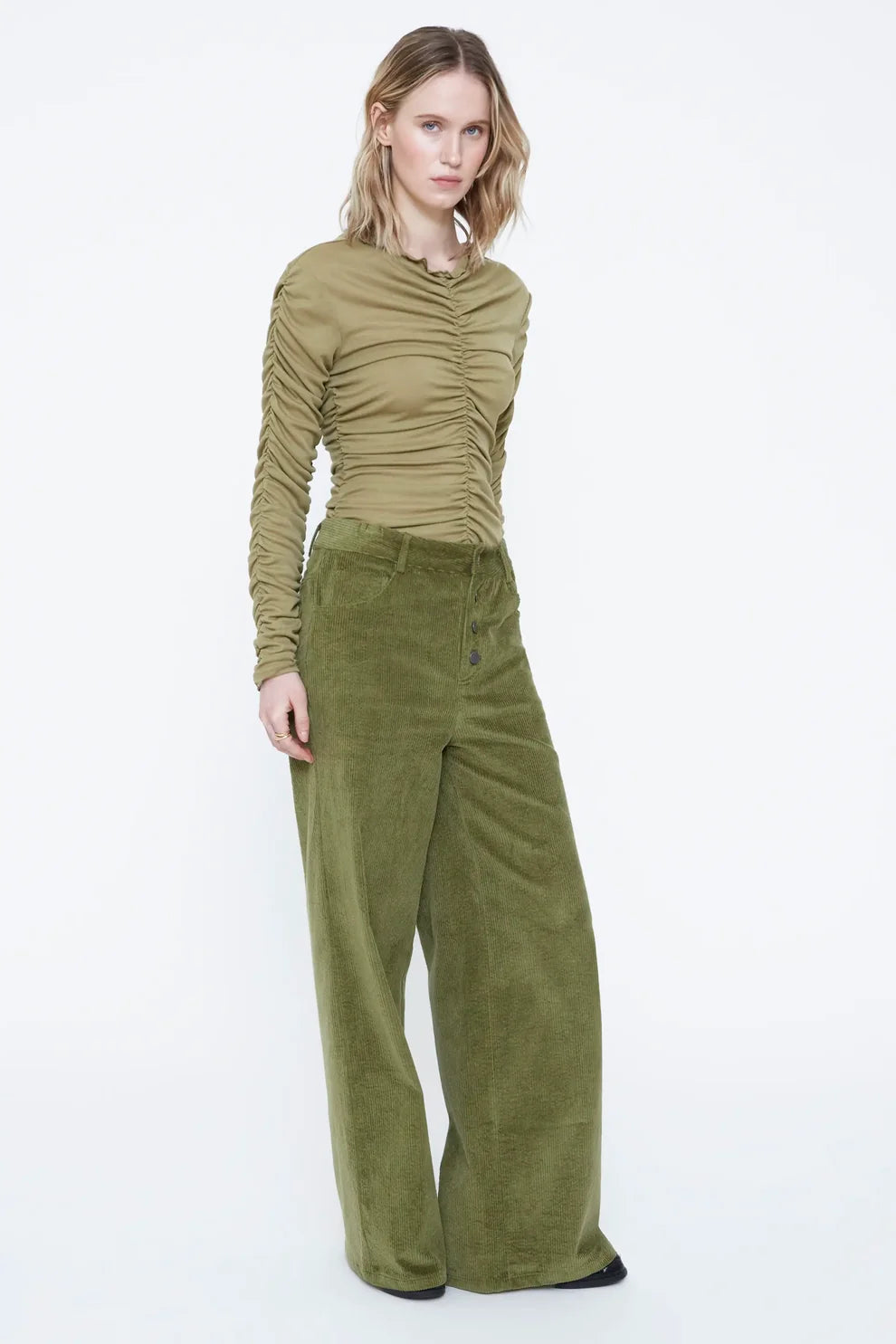 Pantalón pana verde oliva