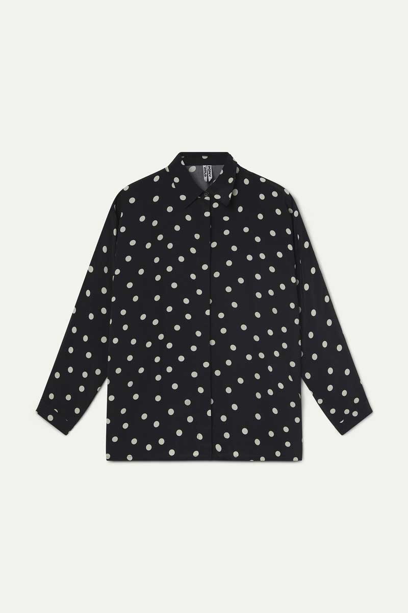 Camisa con estampado de puntos grande blanco y negro