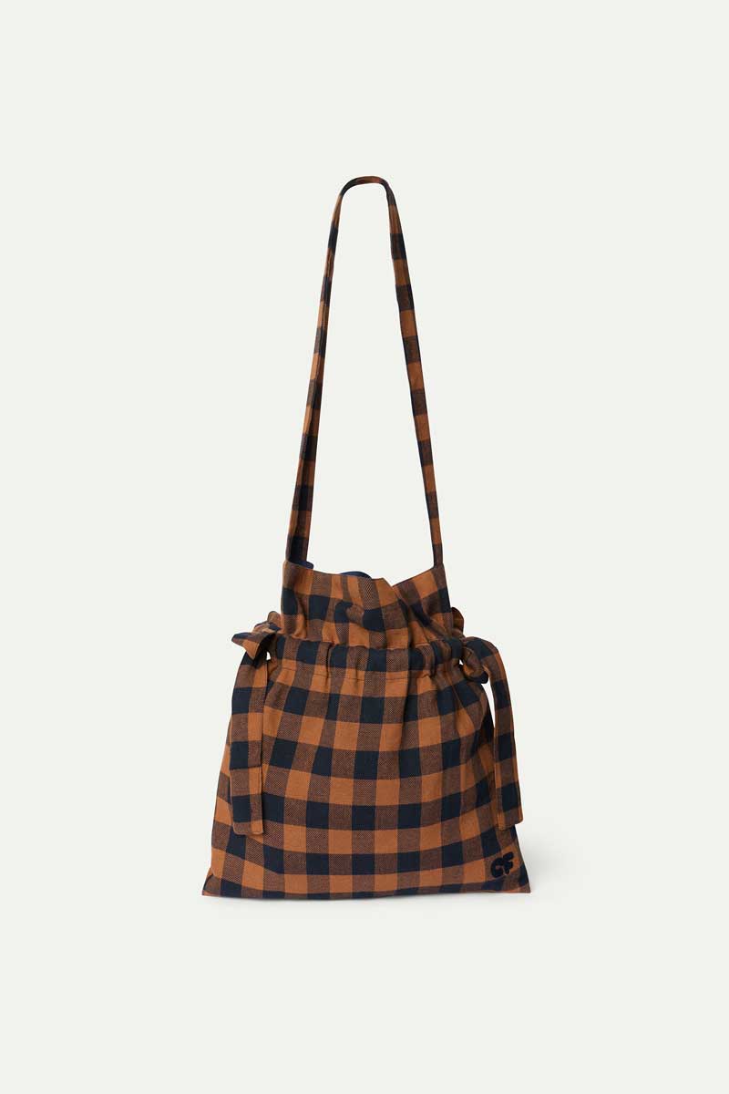 Bolso de hombro con estampado de cuadros marrón y azul marino