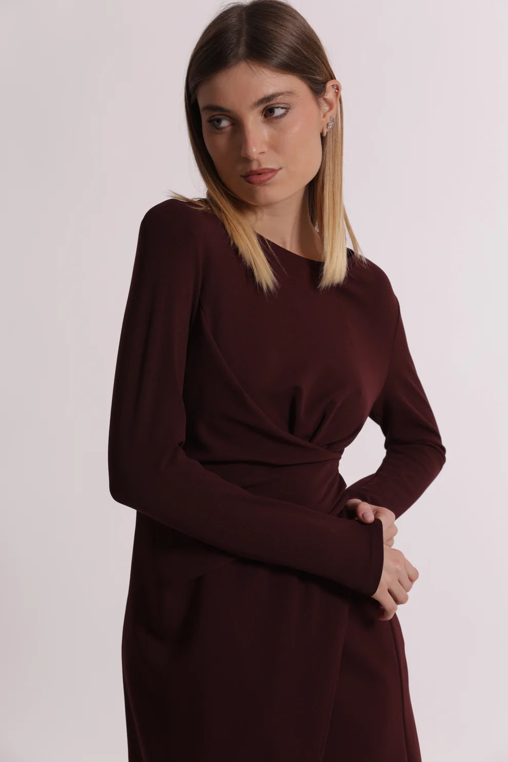 Vestido corto con pliegues
