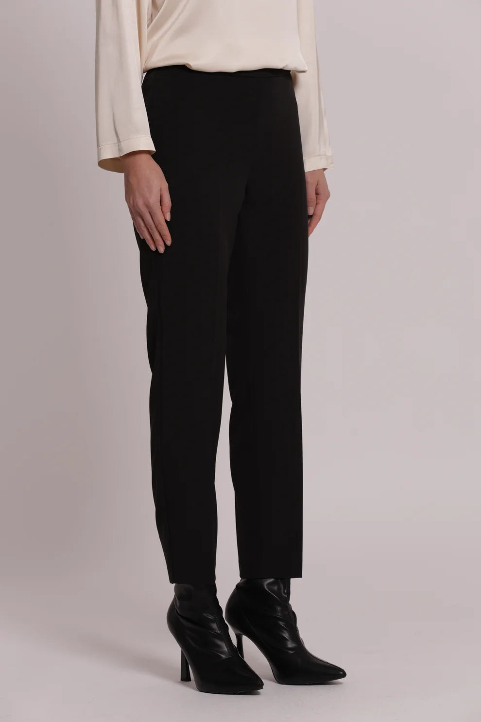 Pantalón cigarrette tejido técnico