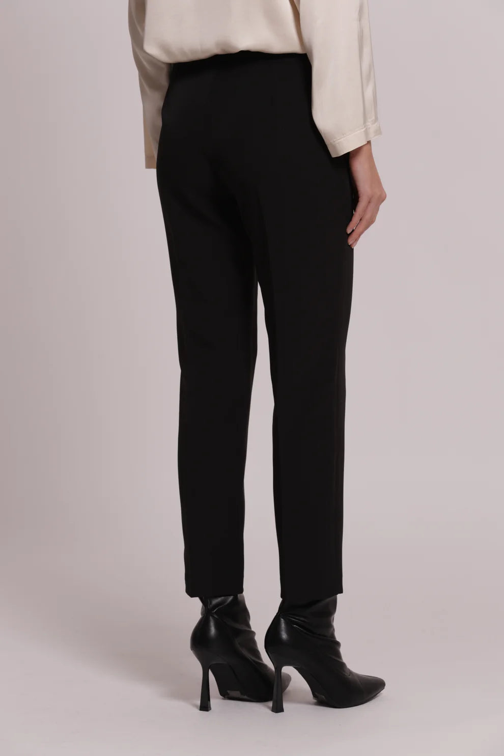 Pantalón cigarrette tejido técnico