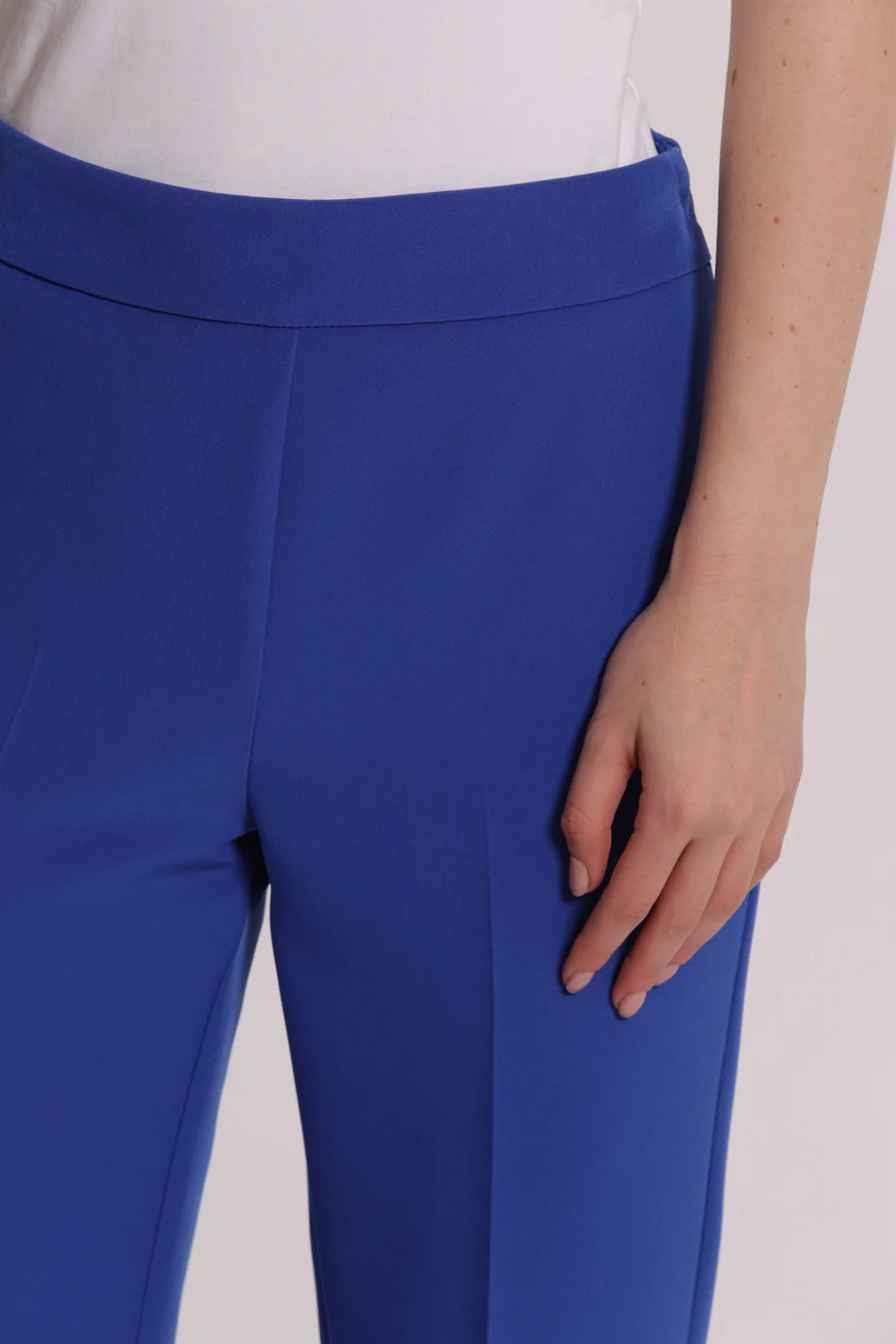 Pantalón cigarrette tejido técnico