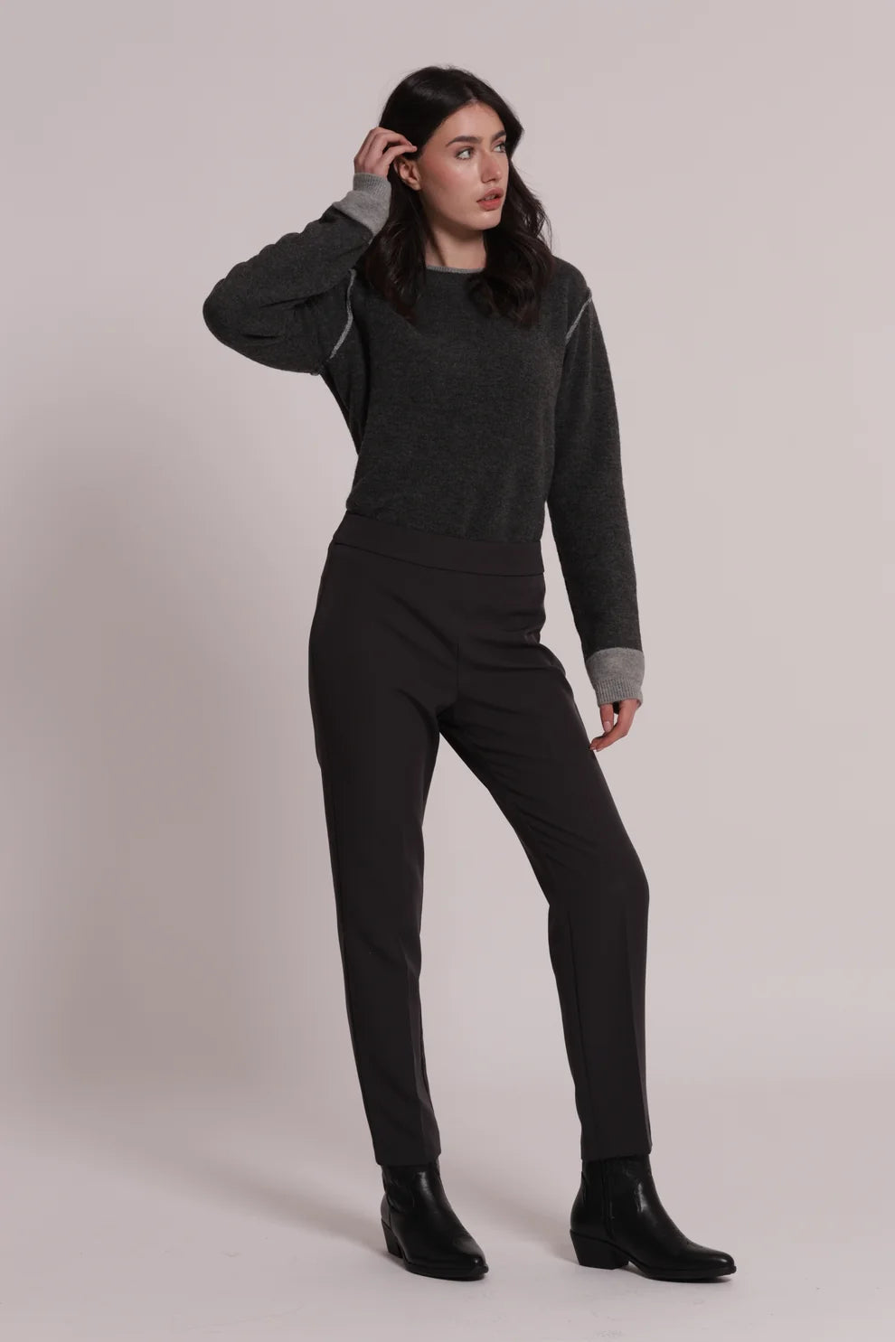Pantalón cigarrette tejido técnico