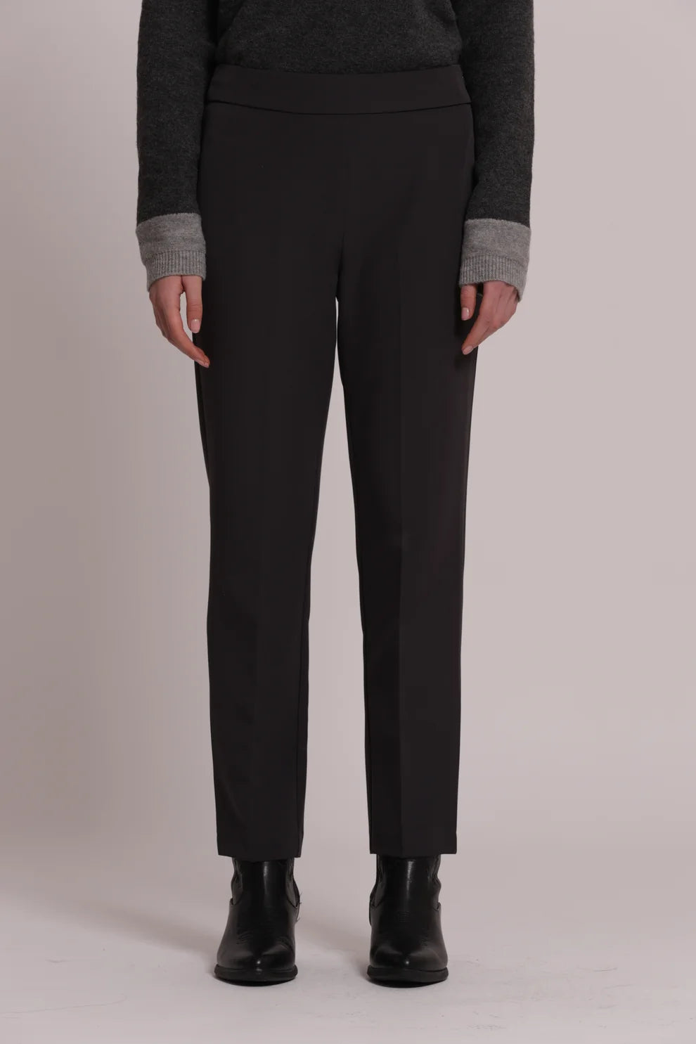 Pantalón cigarrette tejido técnico