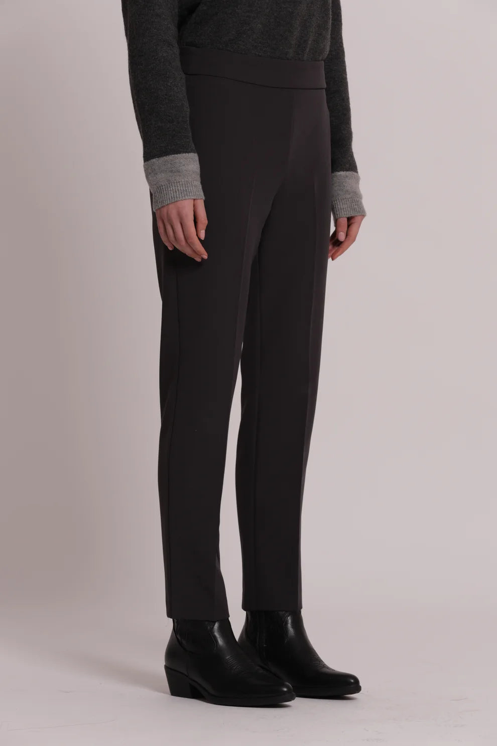 Pantalón cigarrette tejido técnico