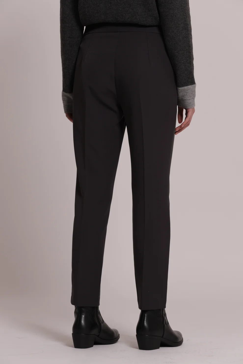 Pantalón cigarrette tejido técnico