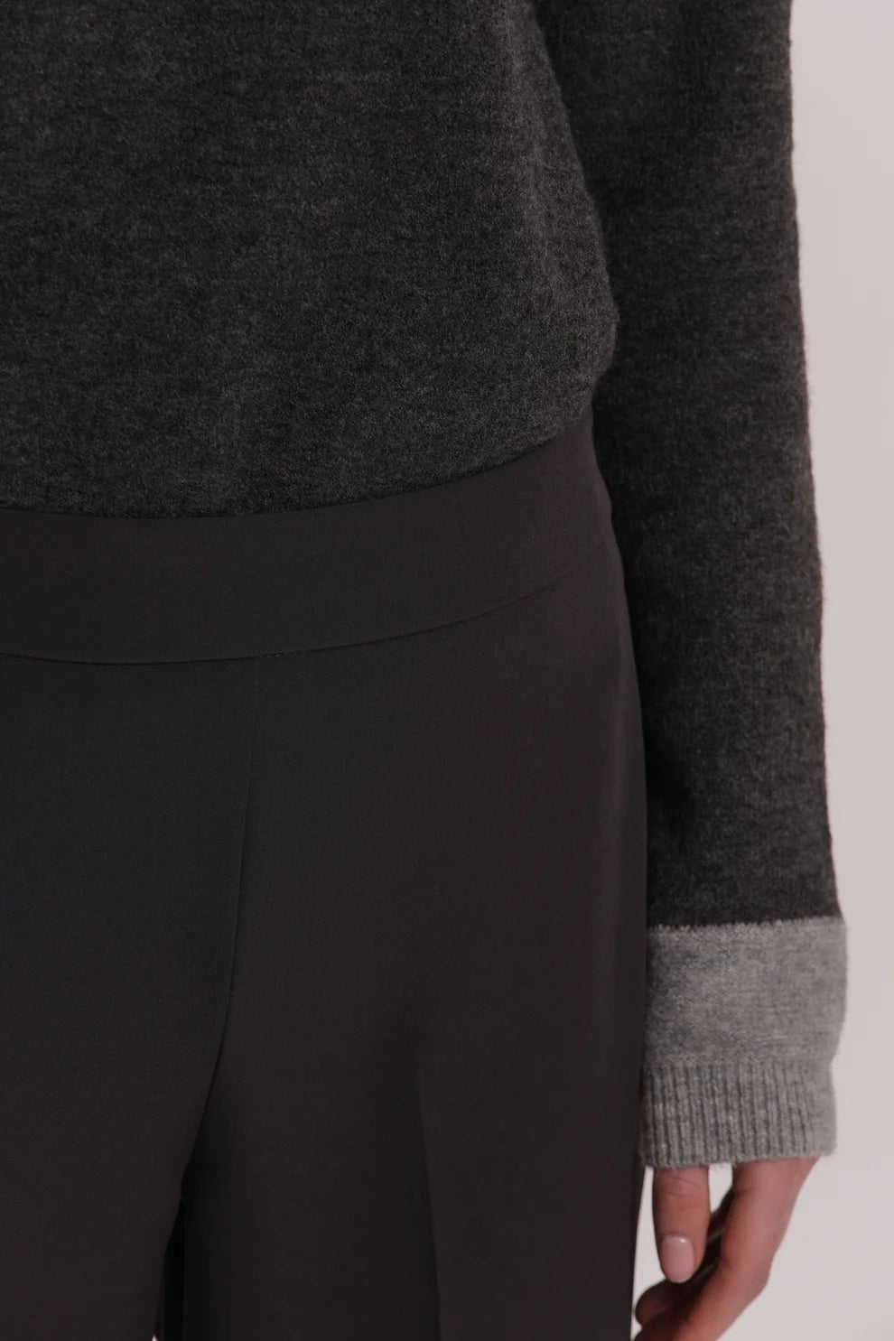 Pantalón cigarrette tejido técnico