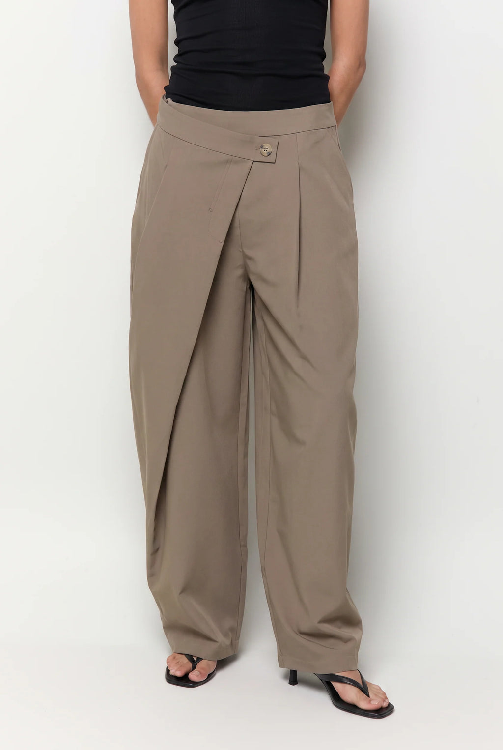 Pantalón pliegues delanteros
